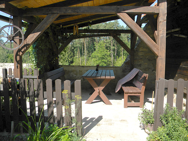 Pergola s venkovním krbem