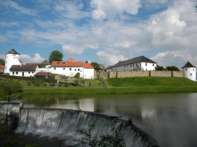 Přehrada